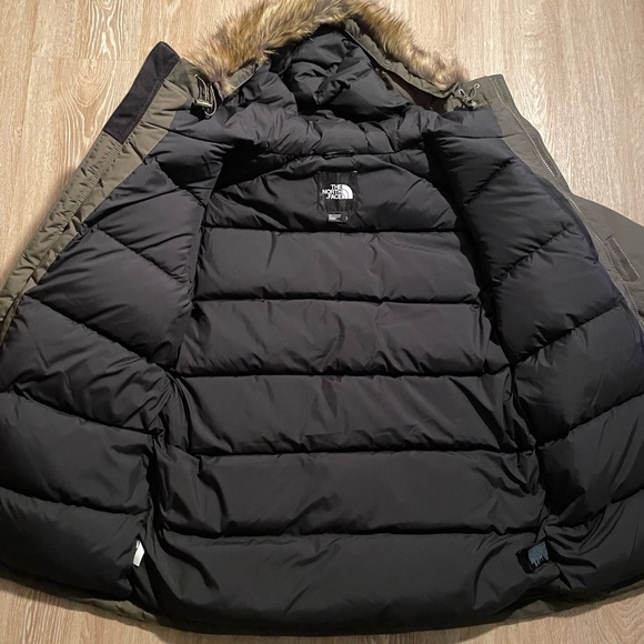 The North Face McMurdo Parka Taupe
Green - Picture 5 of 9